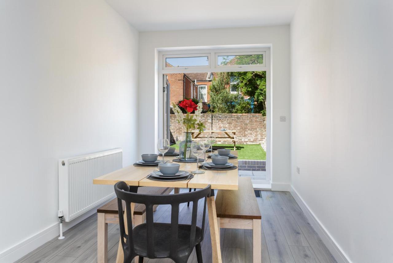 Harold House - Modern Open Plan 4 Bedroom, 3 Bathroom House In Southsea, Appartement Portsmouth