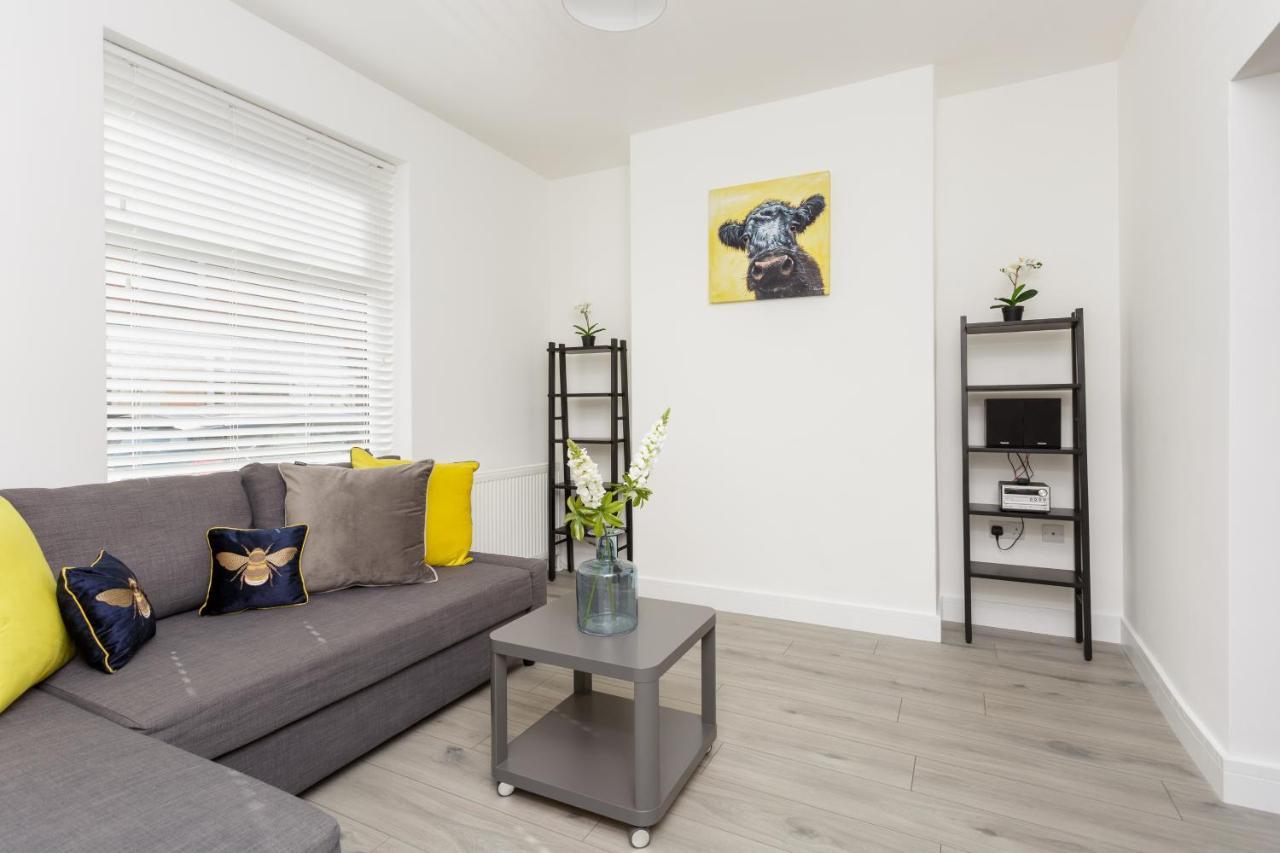 Harold House - Modern Open Plan 4 Bedroom, 3 Bathroom House In Southsea, Appartement