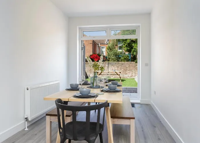 Harold House - Modern Open Plan 4 Bedroom, 3 Bathroom House In Central Southsea, Portsmouth